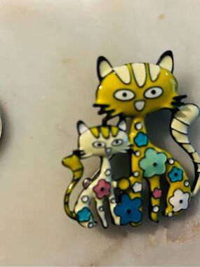 Private Label Yellow Floral Cat Duo Enamel Pin